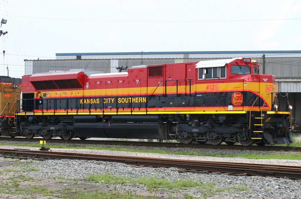 KCS 4129 leading a NB freight into CSX Sibert yard